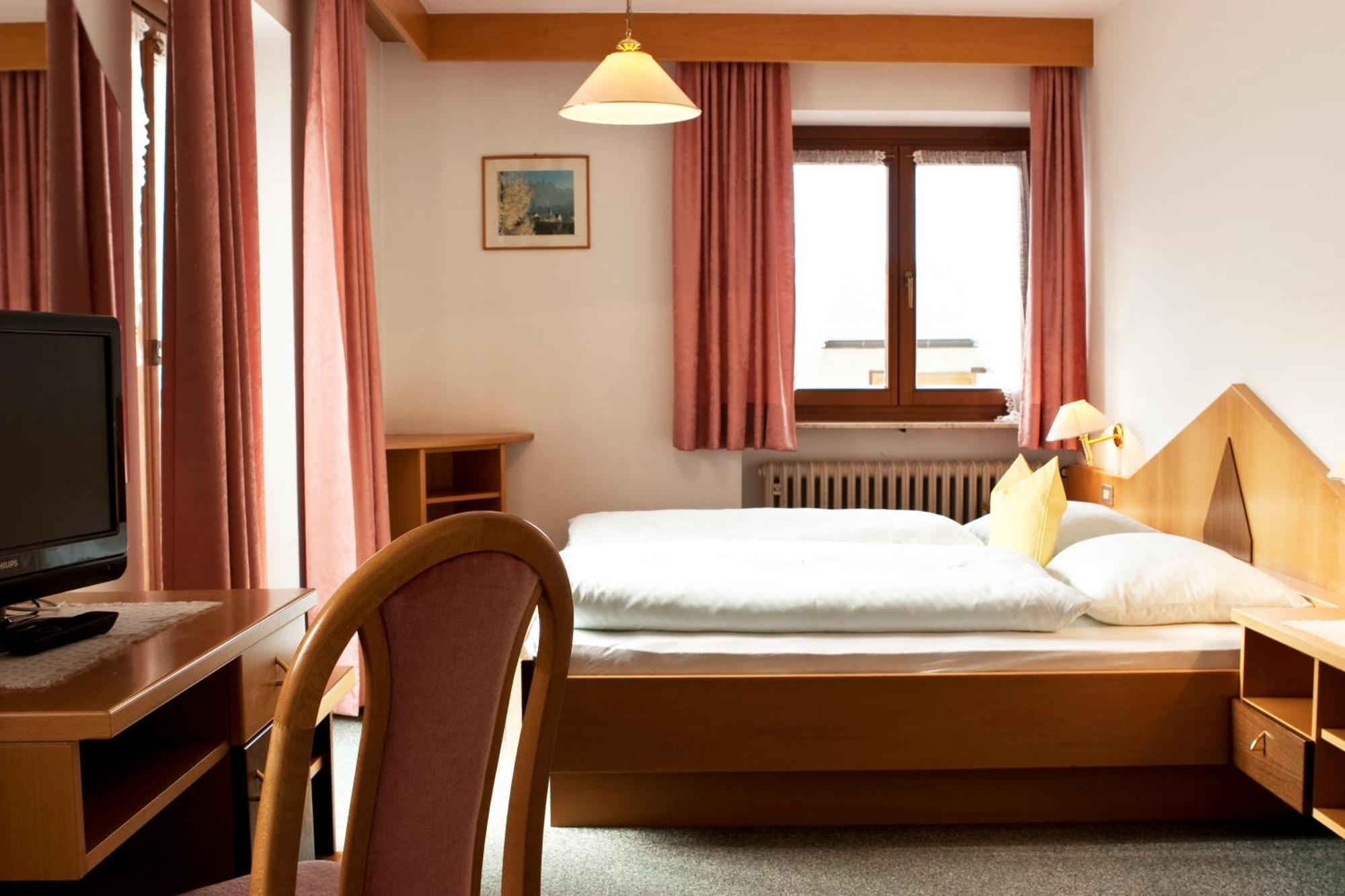 Garni Renzler Bed & Breakfast Rasun di Sopra Luaran gambar