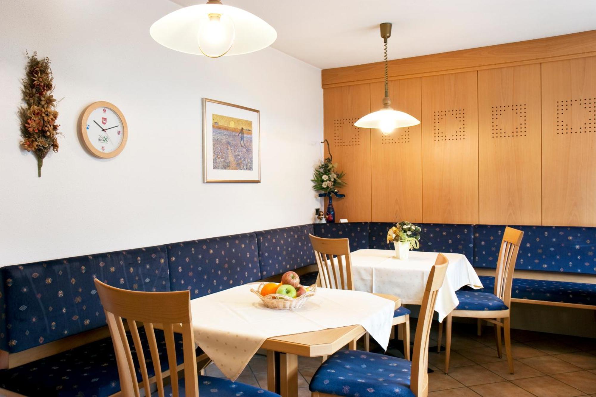 Garni Renzler Bed & Breakfast Rasun di Sopra Luaran gambar