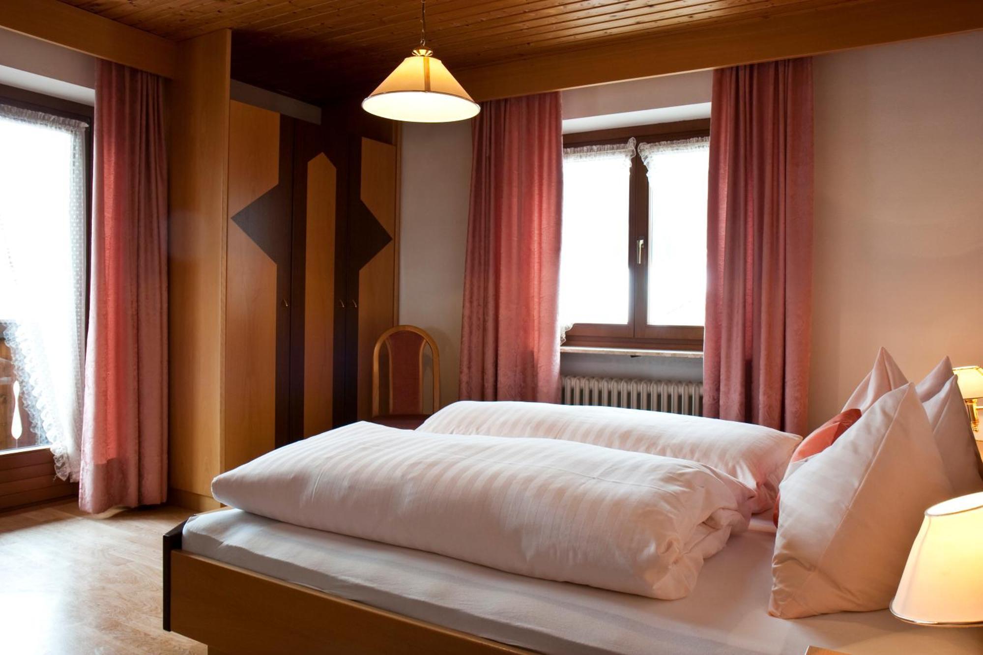 Garni Renzler Bed & Breakfast Rasun di Sopra Luaran gambar